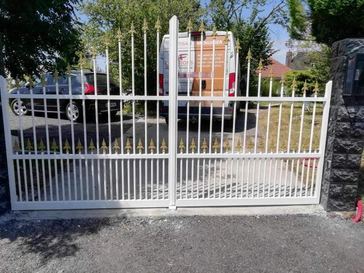 Portail contemporain pour maison Pont-Audemer