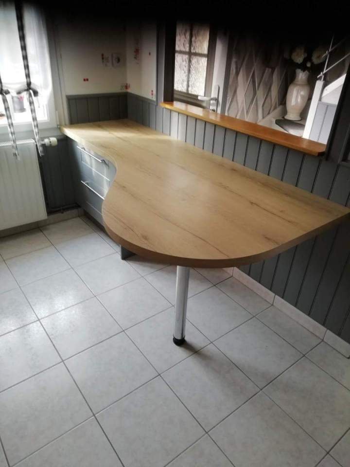 Table design en intérieur Pont-Audemer