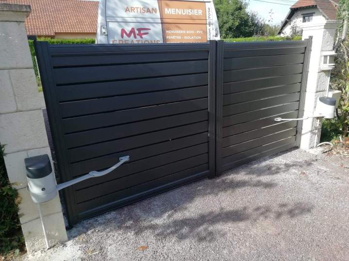 Portail moderne avec motorisation Pont-Audemer
